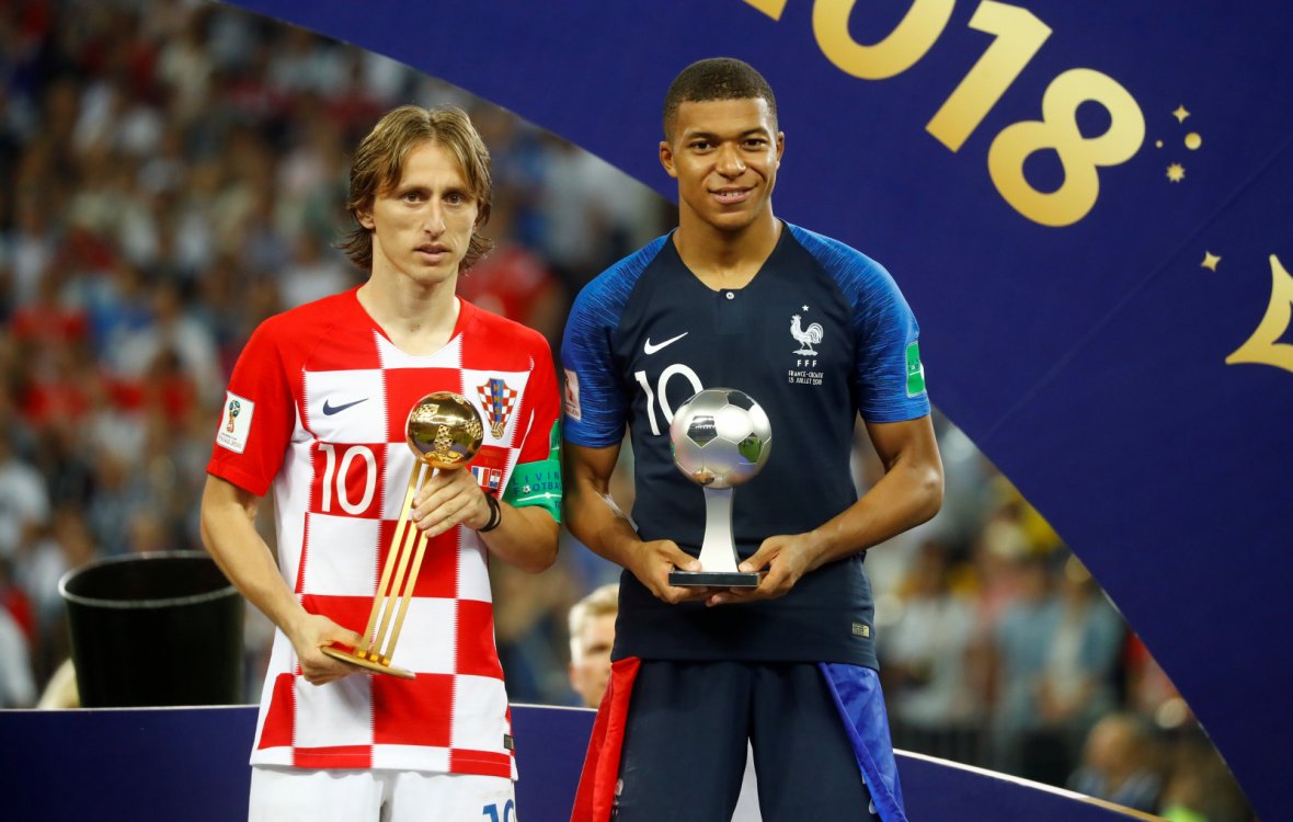  Croatia's Luka Modric poses with the FIFA Golden Ball award as France's Kylian Mbappe poses with the FIFA Young Player award