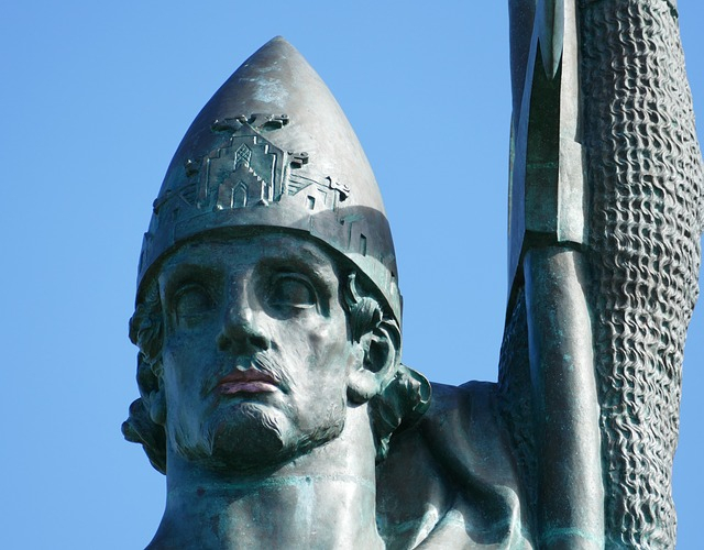 Statue of Viking Ingolfur Arnarson