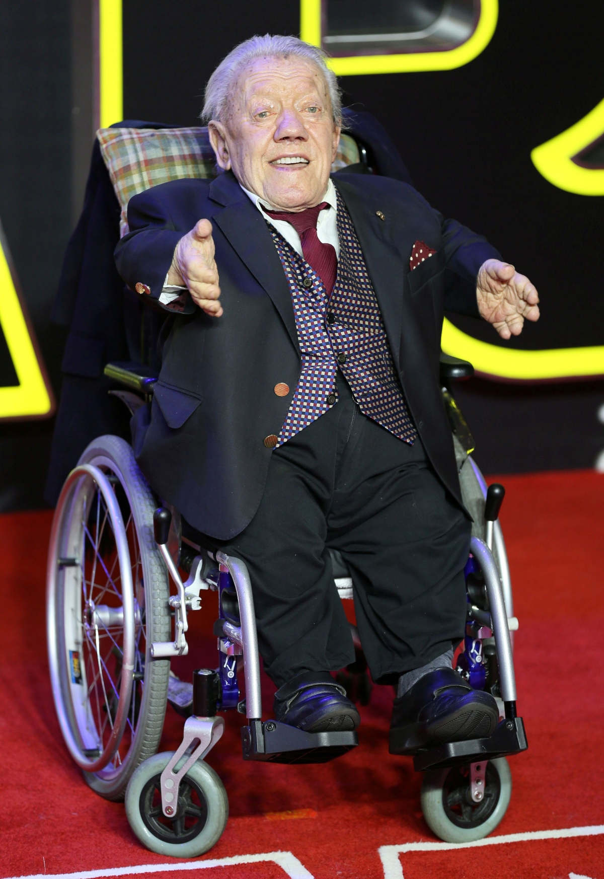 Kenny Baker, actor behind 'Star Wars' R2-D2, dies at 81