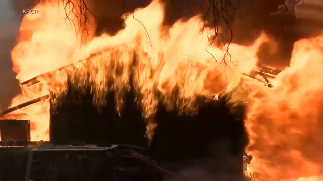 california-wildfires-spread-to-90000-acres-claim-six-lives