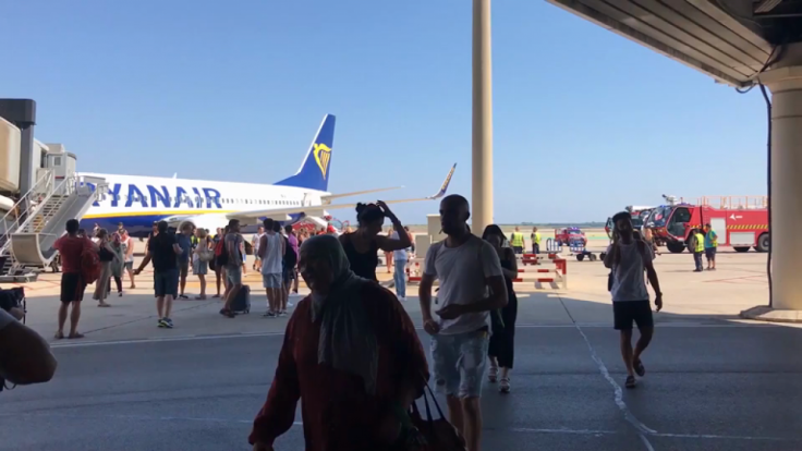 ryanair-plane-evacuated-after-mobile-device-bursts-into-flames ryanair-plane-evacuated-after-mobile-device-bursts-into-flames