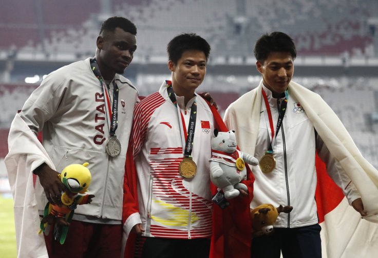  2018 Asian Games - Men's 100m Final - GBK Main Stadium – Jakarta, Indonesia – August 26, 2018 – Gold medallist Su Bingtian of China, silver medallist Tosin Ogunode of Qatar and bronze medallist Ryota Yamagata of Japan pose with their medals. REUTERS/Darr