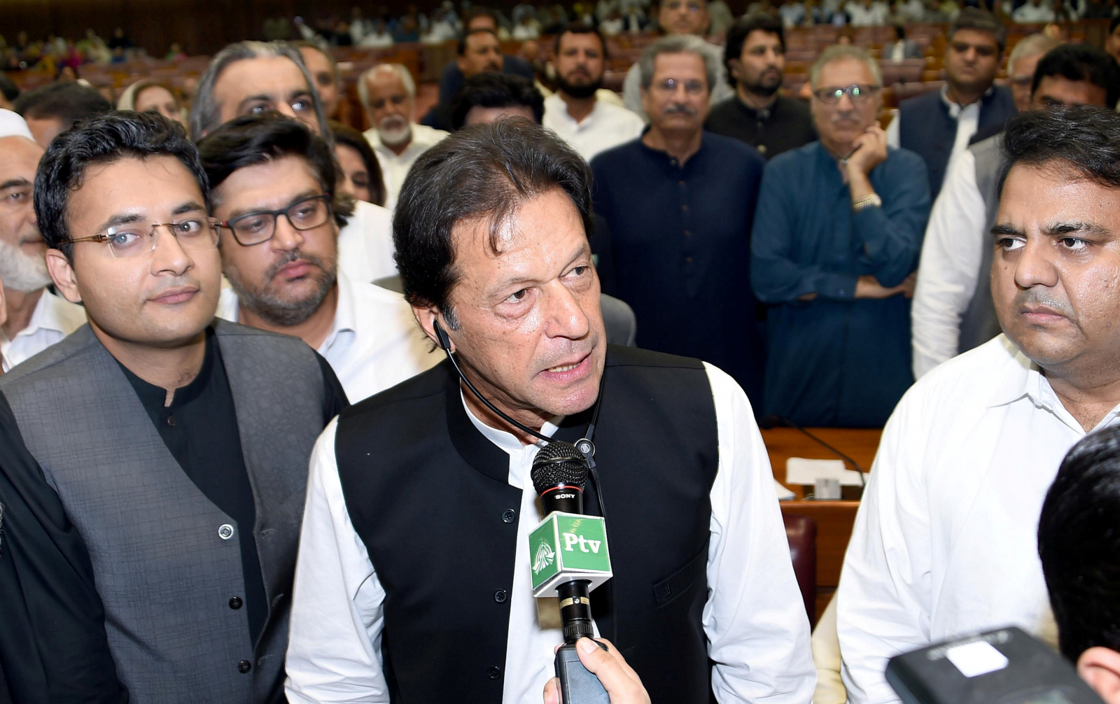 Pakistan PM Imran Khan Set to Resign After Losing Majority; Ally MQM ...