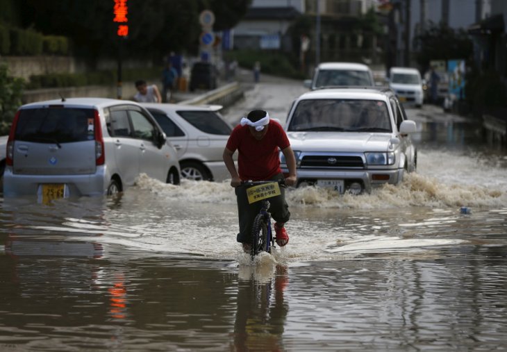 Typhoon Mindulle to strike Japan, at least 400 flights cancelled Typhoon Mindulle to strike Japan, at least 400 flights cancelled