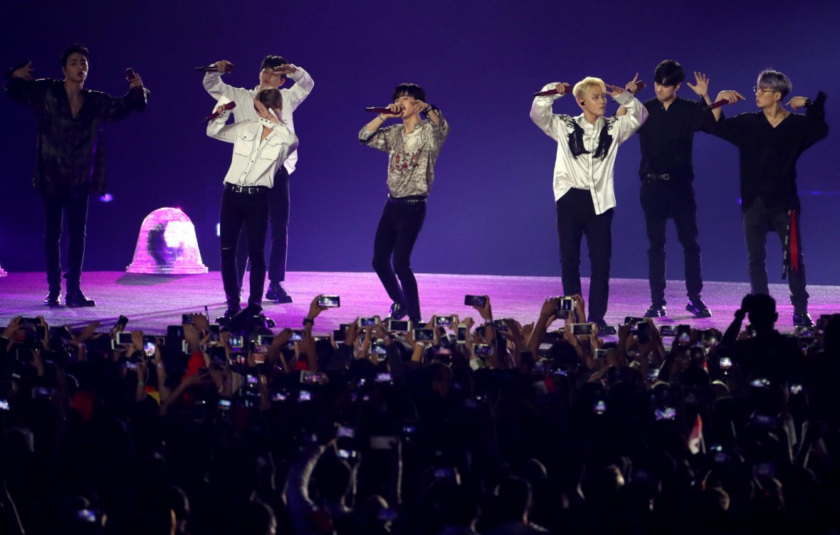 2018 Asian Games - Closing Ceremony - GBK Main Stadium - Jakarta, Indonesia - September 2, 2018 - South Korean boy band iKON perform during the Closing Ceremony. 