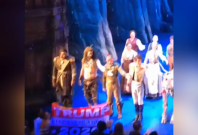 frozen-actor-snatches-pro-trump-banner-from-audience-member frozen-actor-snatches-pro-trump-banner-from-audience-member