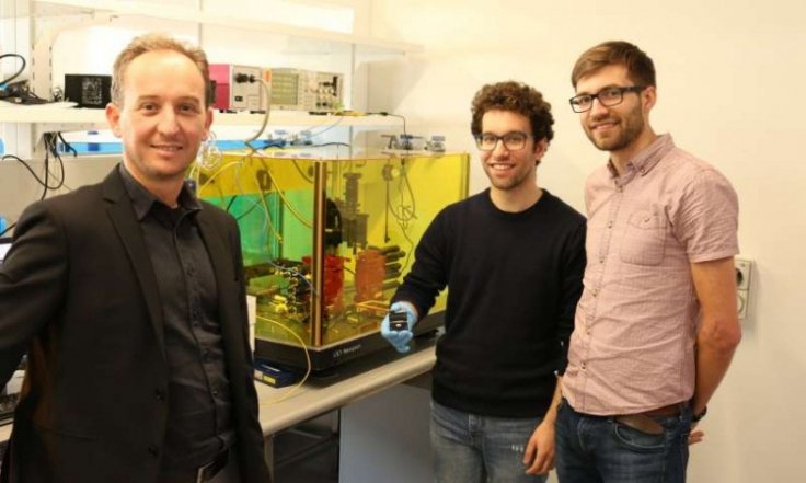 Researchers Dr Alberto Peruzzo (left), Mr Jean-Luc Tambasco and Dr Robert Chapman.