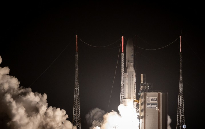 An Ariane 5 lifts off from its launchpad in Kourou, at the European Space Center in French Guiana, on October 19, 2018. - The European Space Agency's (ESA) first mission to Mercury blasts off with a trio of craft heading to the planet closest to the Sun. 
