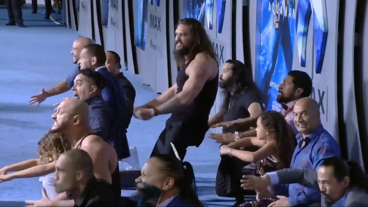 jason-momoa-performs-haka-at-aquaman-premiere
