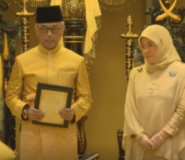 16th King of Malaysia, the sixth Sultan of Pahang, Al-Sultan Abdullah Ri'ayatuddin Al-Mustafa Billah Shah Ibni Sultan Ahmad Shah Al-Musta'in Billah