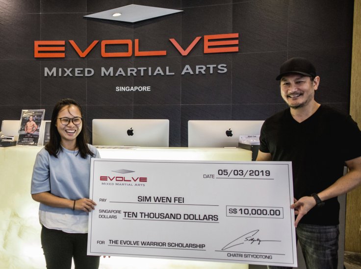 Year one dentistry undergraduate at NUS, Sim Wen Fei, was awarded a S$10,000 scholarship Year one dentistry undergraduate at NUS, Sim Wen Fei, was awarded a S$10,000 scholarship
