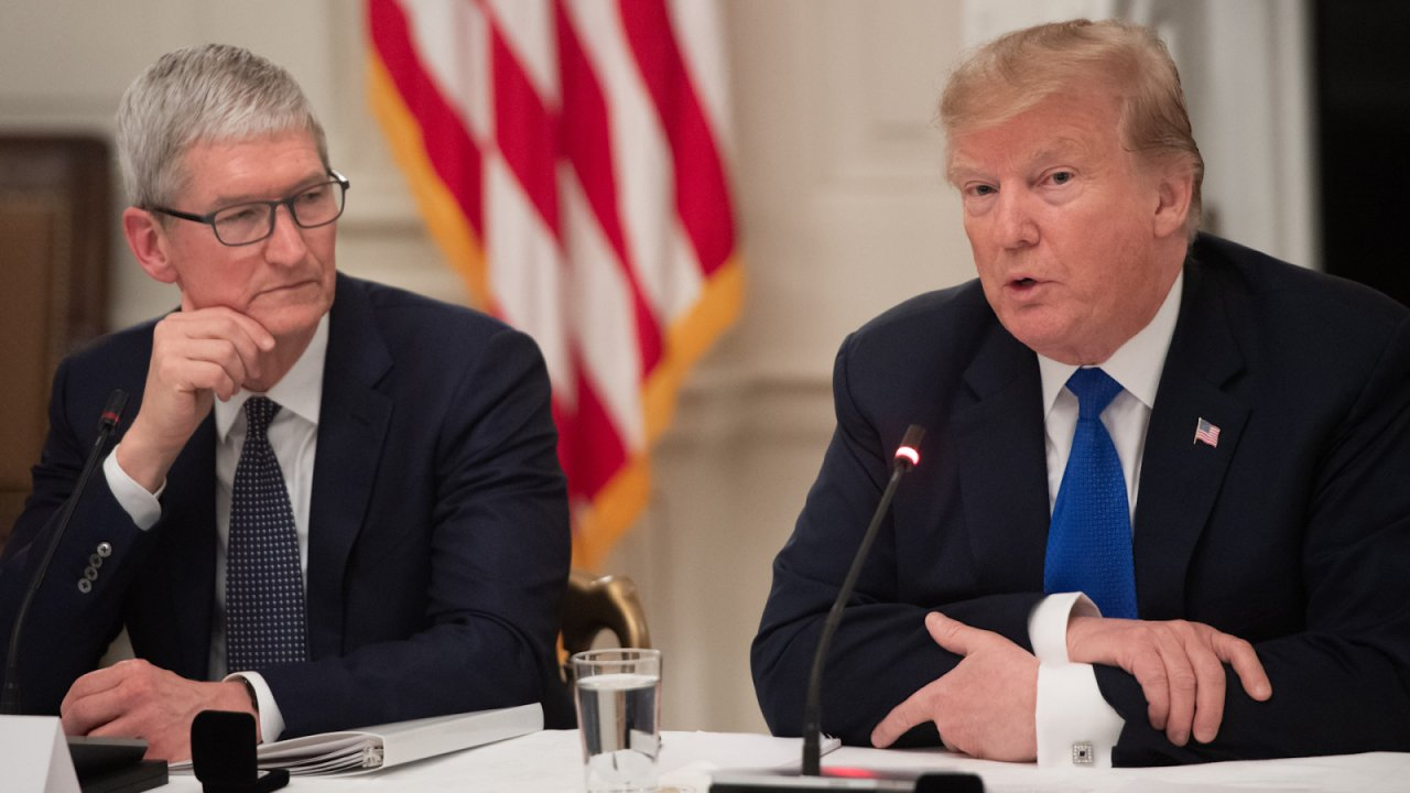 During Trade War With China, Donald Trump Meets With Apple CEO Tim Cook