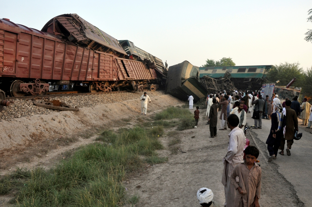 Pakistan: Train crash kills at least 6, more than 150 injured