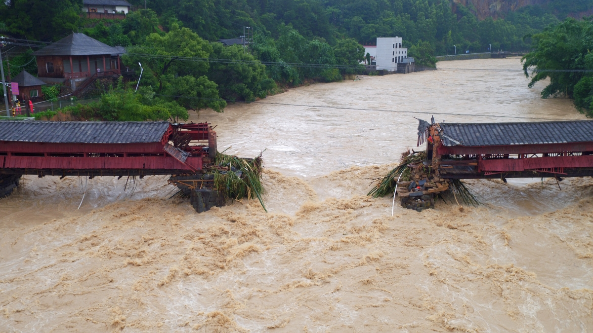 Typhoon Meranti kills at least 11 in southeast China; another on the way