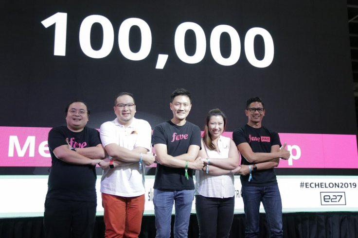 L-R  (Yeoh Chen Chow, Co-Founder,Fave_Kevin Tan, Co-Founder, CutQ_Ng Aik-Phong, Managing Director, Fave Singapore_Laura Chong Tan, Co-Founder, CutQ_ Arzumy Mohd, Chief Technology Officer, Fave)
