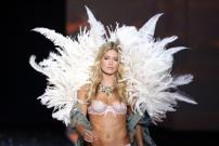 Model Doutzen Kroes presents a creation during the 2009 Victoria's Secret Fashion Show in New York.