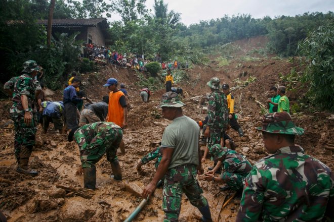 Indonesia: 10 dead, 3 missing in floods, landslides in West Java