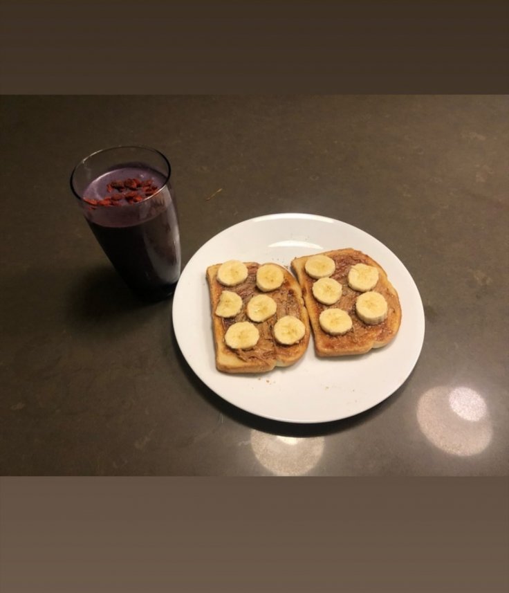 Miley Cryus Makes Breakfast Cody Simpson Miley Cryus Makes Breakfast Cody Simpson