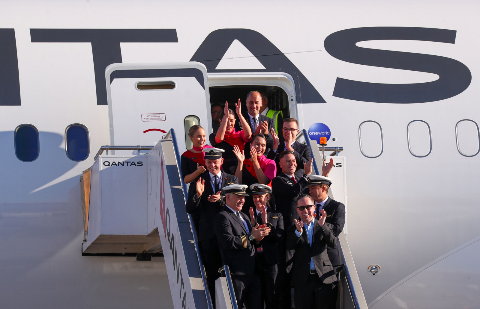 Qantas completes longest nonstop flight from New York to Sydney, beats ...