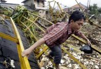 Indonesia: Footbridge collapses in south Jakarta collapses, 3 died