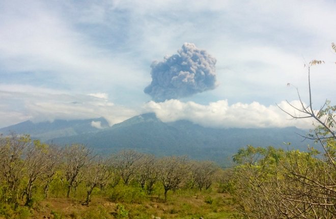 Mount Barujani erupts in Indonesia; tourists evacuated