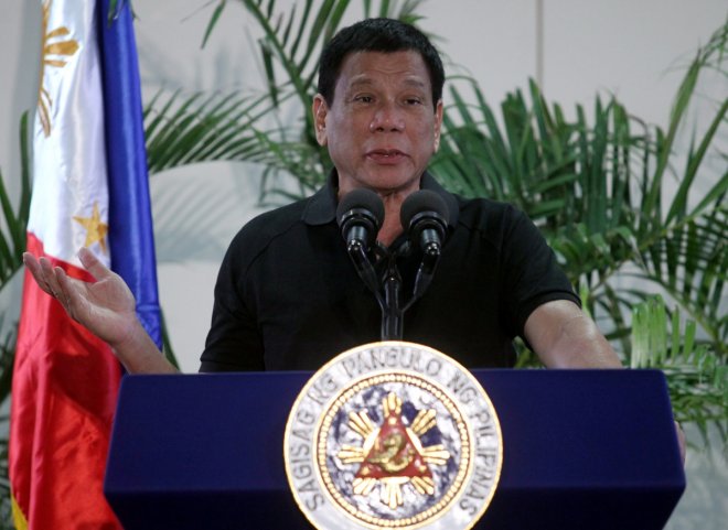 Philippines: President Duterte equates himself to Hitler, wants to kill millions of drug users