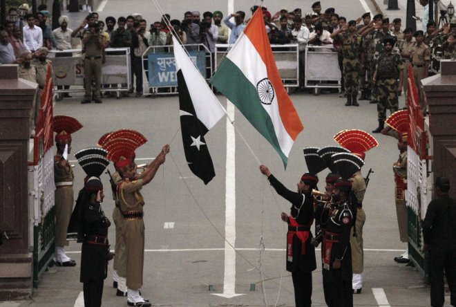Pakistani crowd pelts stones at Indians during Beating Retreat at Wagah Pakistani crowd pelts stones at Indians during Beating Retreat at Wagah