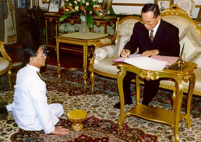 Thai king Bhumibol Adulyadej dies