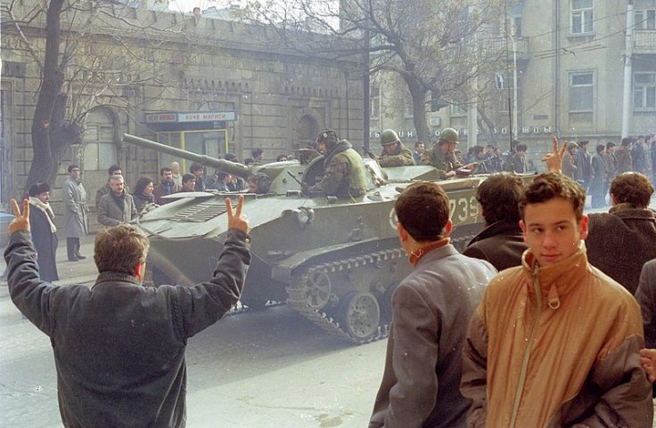 Soviet Red Army motor rifle troopers in Baku 1990 January/February.