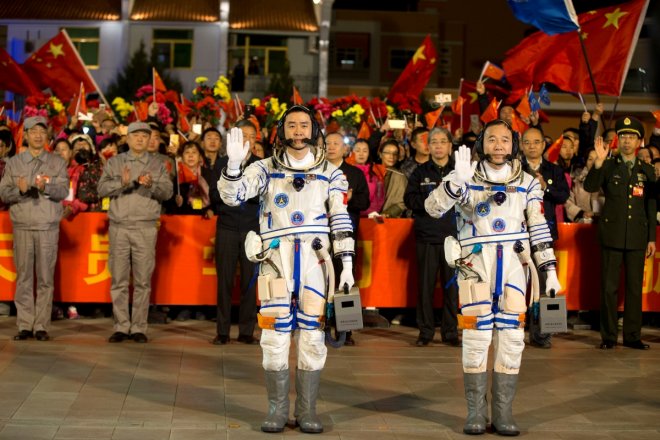 China launches manned spacecraft Shenzhou-11 into orbit China launches manned spacecraft Shenzhou-11 into orbit