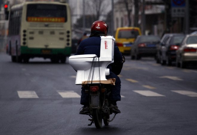 Chinese couple apologise for taking toilet seat from Japan hotel room