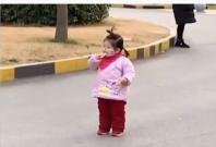 Girl eating biscuit viral Girl eating biscuit viral