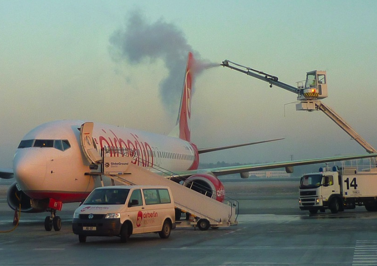 Aircraft de-icing