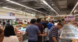 Singaporeans rushed to supermarkets 