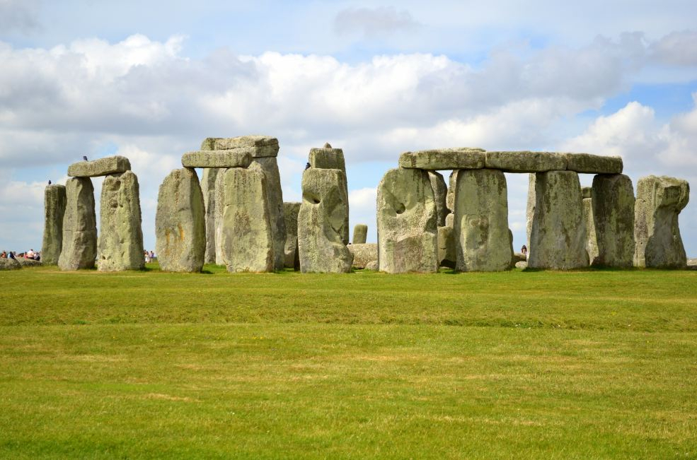 New Finding: Giant Circle of Shafts Discovered Close to Stonehenge