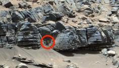 alien statue on Mars