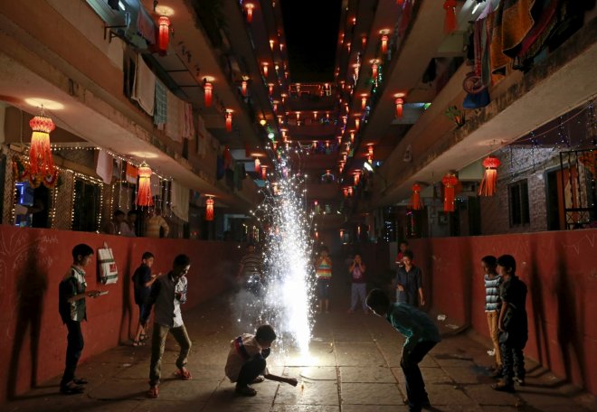 Happy Deepavali 2016: Best messages to share with your near and dear ones