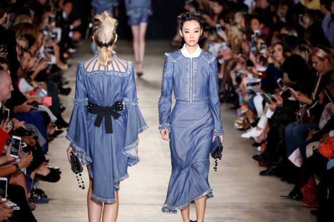 Singapore-born designer rocks the Fashion Week in Paris; here is a glimpse of the show (PHOTOS)