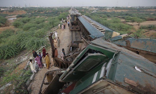 Pakistan train collision kills at least 16, more than 40 injured Pakistan train collision kills at least 16, more than 40 injured