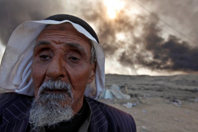 Black skies of Mosul captured through lens (PHOTOS)