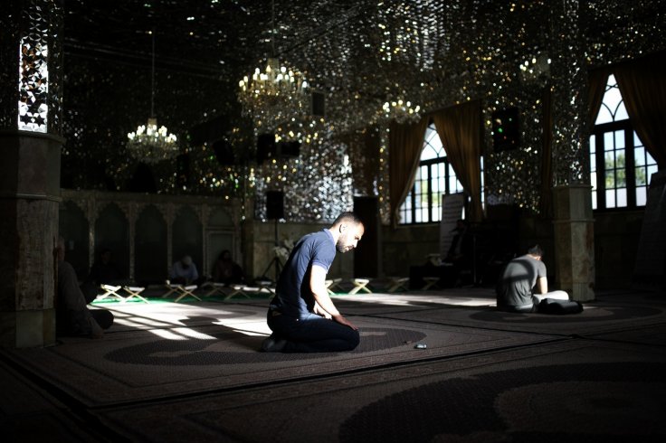 Iranian muslims pray before breaking Fast Iranian muslims pray before breaking Fast