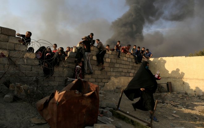 Black skies of Mosul captured through lens (PHOTOS)