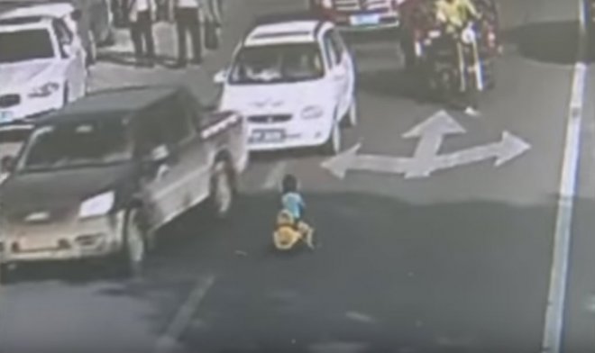 SHOCKING: Toddler takes toy car on busy road, gets rescued by traffic police