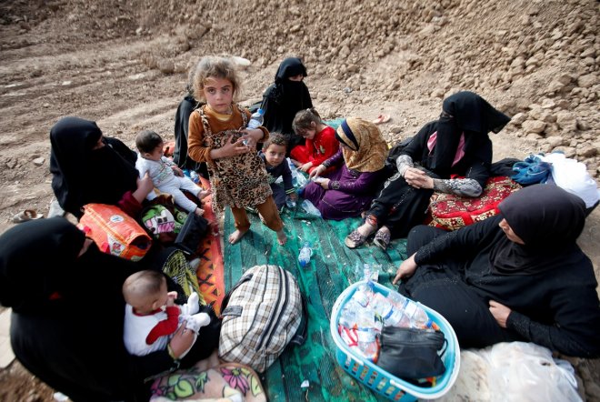 Heartwarming images of Iraqi people escaping from Islamic State-controlled village of Abu Jarboa