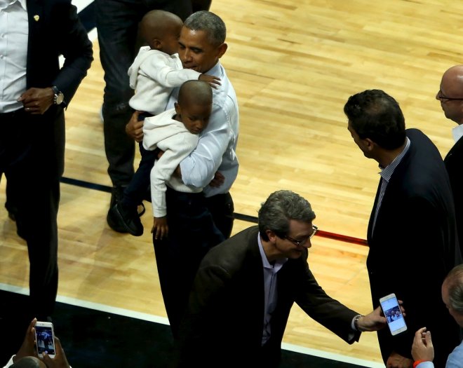 Obama with kids