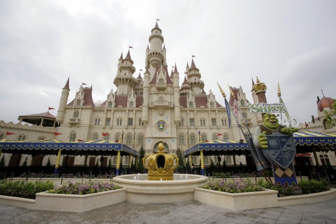 Universal Studios Singapore sets Guinness World Record for largest indoor display of light bulbs