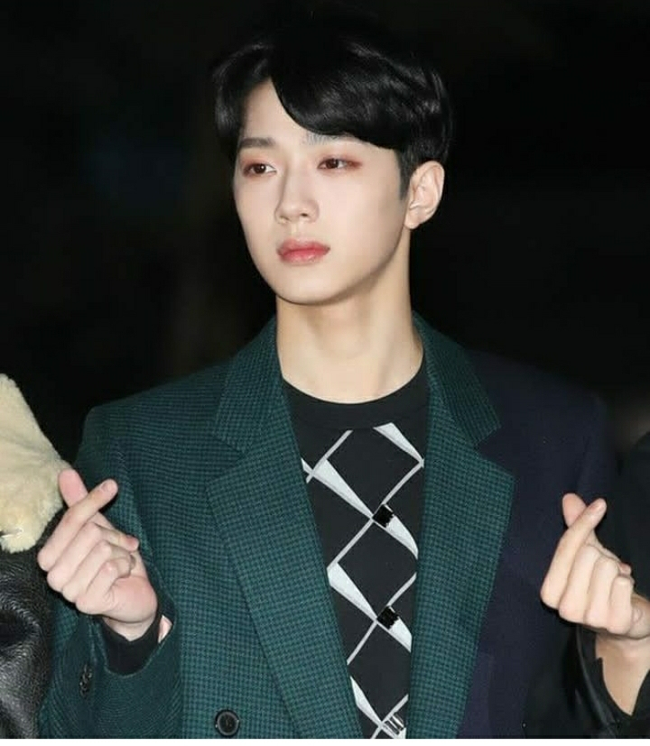 Kpop Star Lai Kuan Lin Celebrates Chinese National Day on TV, Taiwanese ...