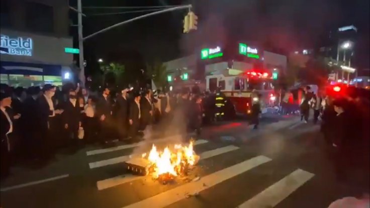 Orthodox Jews protest in Brooklyn