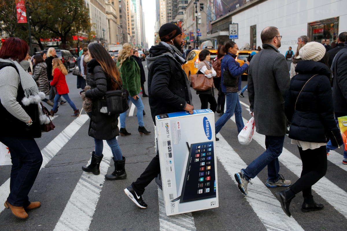 Black Friday weekend 2016: Shoppers continue to visit stores to grab the best deals