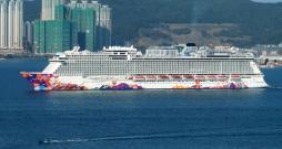 World Dream Cruise Liner 